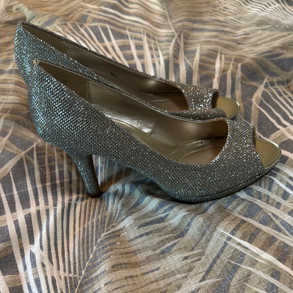 Elegant Gold Peep-Toe Heels